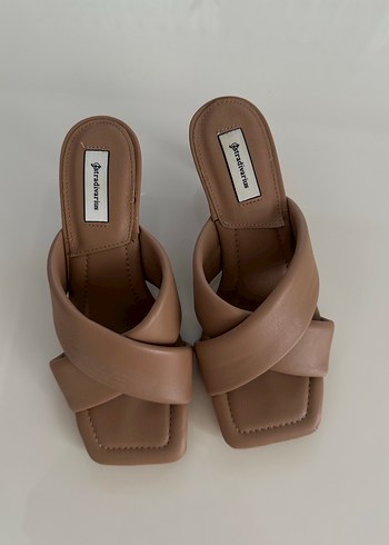 Stradivarius Bej Kadın Terlik