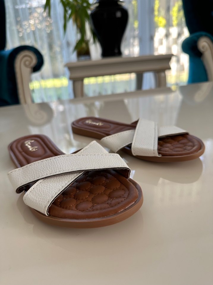 Beyaz Kadın Dolgu Topuk Terlik - Görsel 2