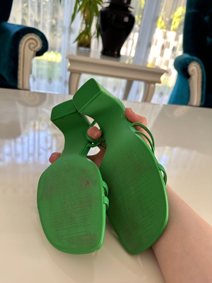 Yeşil İnce Topuklu Minimalist Kadın Sandalet - Görsel 3