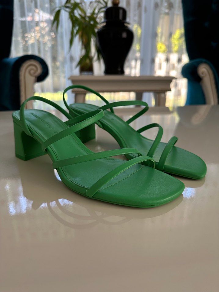 Yeşil İnce Topuklu Minimalist Kadın Sandalet - Görsel 2