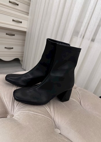 Siyah Deri Topuklu Kadın Bot - Görsel 2