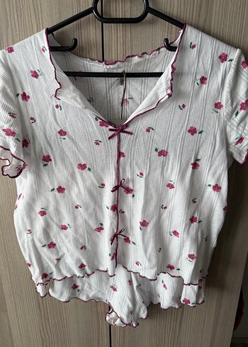 Çiçek Desenli Beyaz Hamile ve Emzirme Pijama Takımı