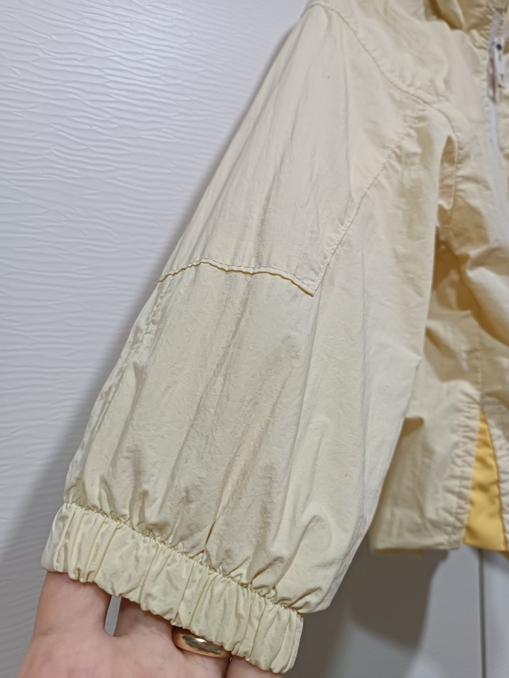 Sarı Kapüşonlu Kız Yağmurluk - Görsel 3