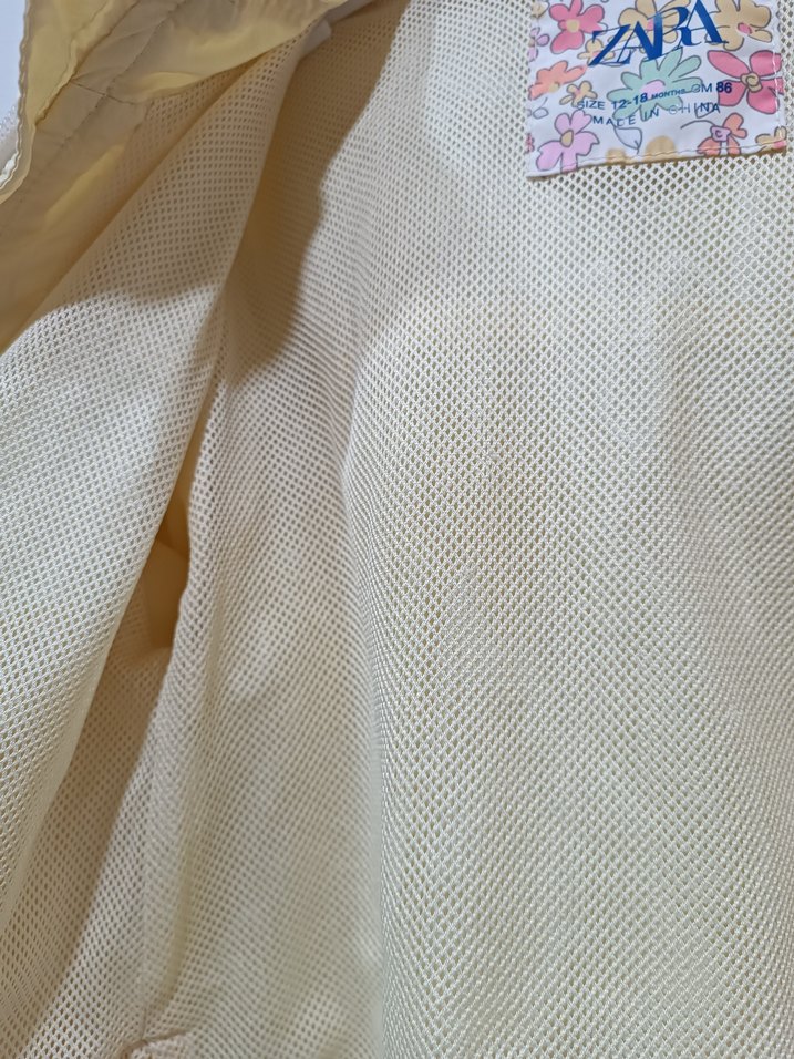 Sarı Kapüşonlu Kız Yağmurluk - Görsel 4