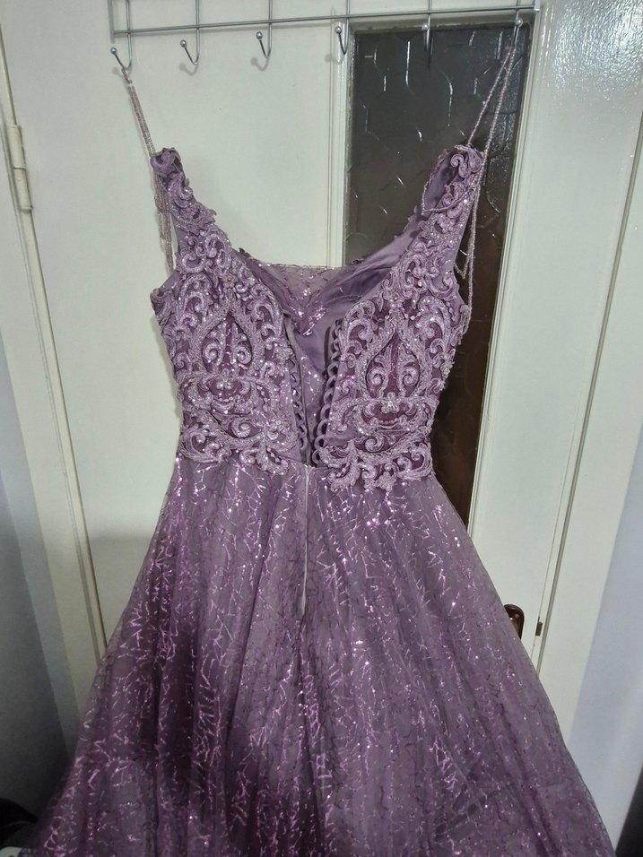 Mor V Yaka Uzun Dantel Nakışlı Abiye - Görsel 4