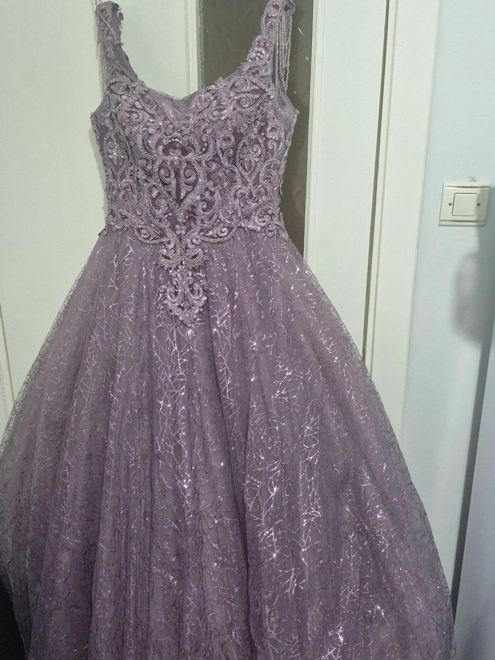 Mor V Yaka Uzun Dantel Nakışlı Abiye - Görsel 2