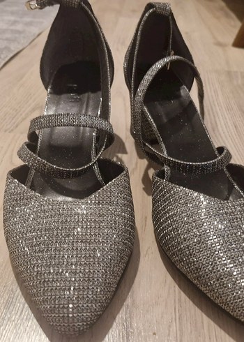 Gri Yılan Desenli Topuklu Kadın Ayakkabı - Görsel 2