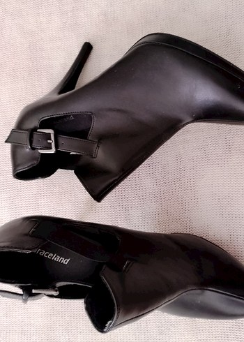 Siyah Deri Tokalı Stiletto Topuklu Kadın Ayakkabı