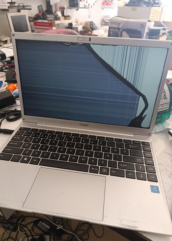 Gri Casper Laptop - Kırık Ekran