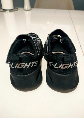 25 Beden Skechers Siyah Erkek Çocuk Spor Ayakkabı