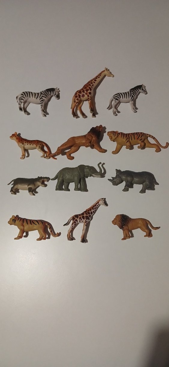 Gri Kıyafetli Küçük Porselen Bebek - Görsel 3