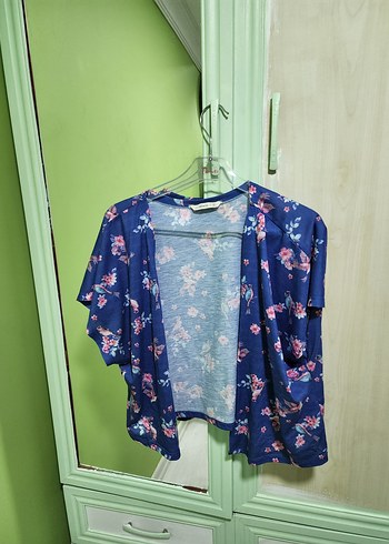 Mavi Çiçek Desenli Kısa Kollu Kimono