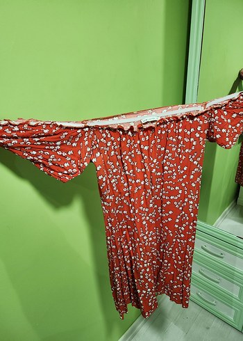 Kırmızı Çiçek Desenli Midi Rahat Elbise - Görsel 3