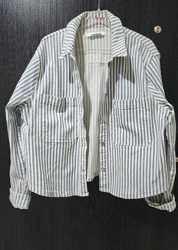 Düğmeli Çizgili Gri Beyaz Denim Gömlek - Görsel 4