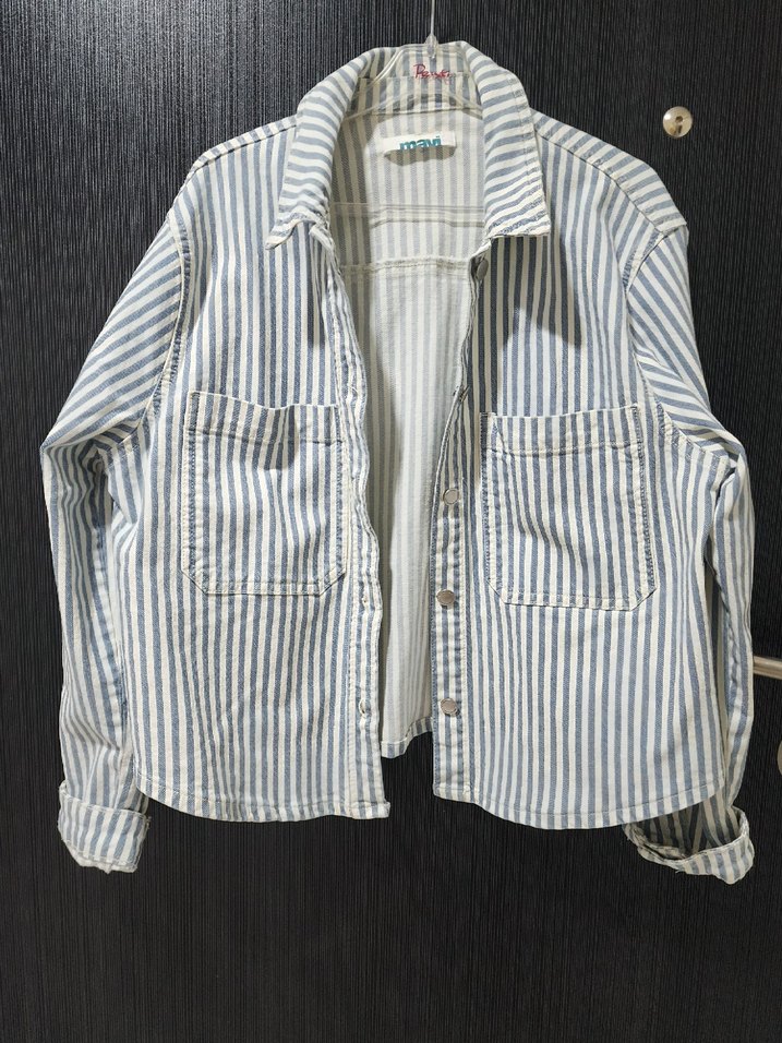 Düğmeli Çizgili Gri Beyaz Denim Gömlek - Görsel 4