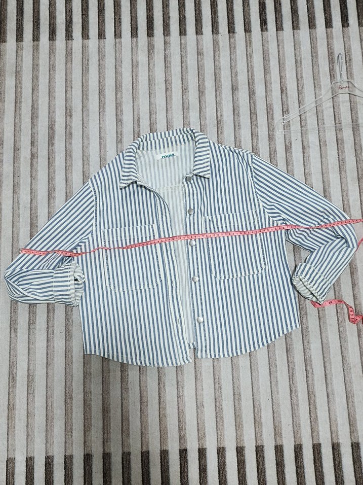 Düğmeli Çizgili Gri Beyaz Denim Gömlek - Görsel 2