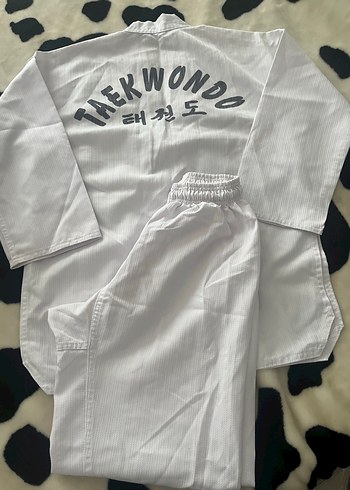 s Beden Beyaz Taekwondo Kıyafeti ve Sarı Kuşak