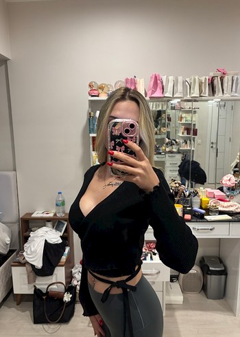 Stradivarius Stradivarius Siyah V Yaka Kemerli Triko Bluz