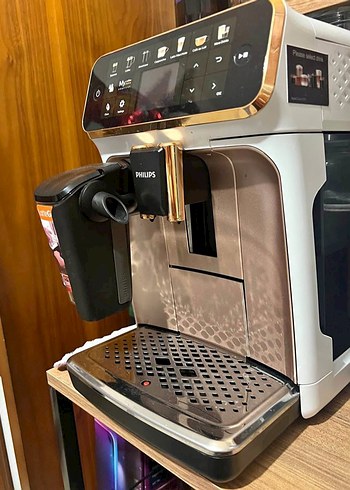  Beden Renk Philips LatteGo 5500 Serisi Kahve Makinesi