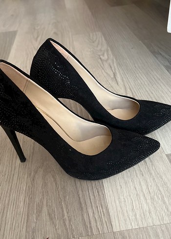 37 Beden Siyah Süet minik taşlı Stiletto