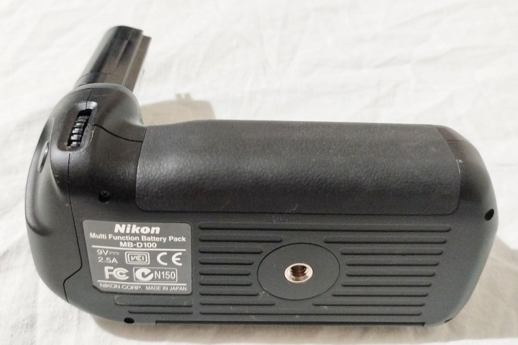 orjinal Nikon mb-d100 battery grip - Görsel 3