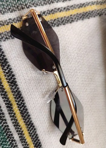 Kemer Detaylı Gri Kadın Güneş Gözlüğü - Görsel 4