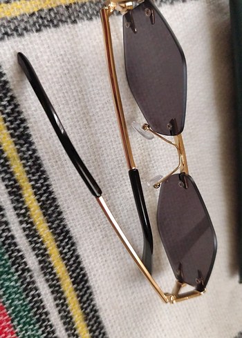 Kemer Detaylı Gri Kadın Güneş Gözlüğü - Görsel 3