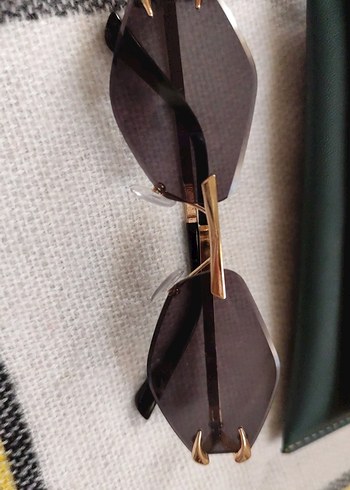 Kemer Detaylı Gri Kadın Güneş Gözlüğü - Görsel 2