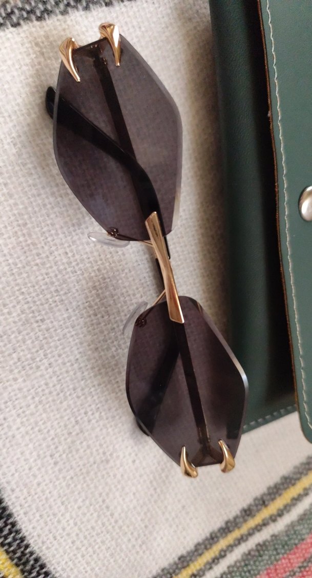 Kemer Detaylı Gri Kadın Güneş Gözlüğü - Görsel 5