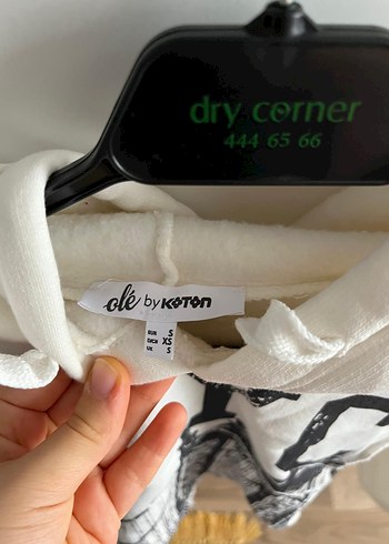 Baskılı Beyaz Kısa Kesim Kadın Sweatshirt - Görsel 4