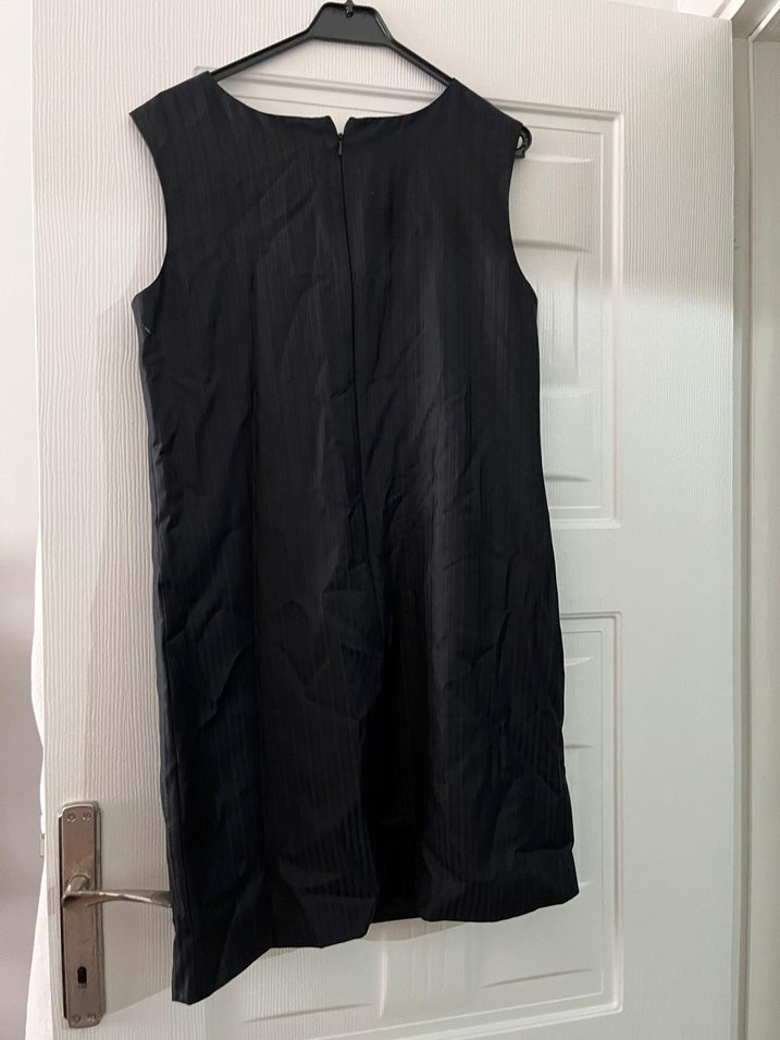 Siyah Midi Kolsuz V Yakalı Ofis Elbisesi - Görsel 4