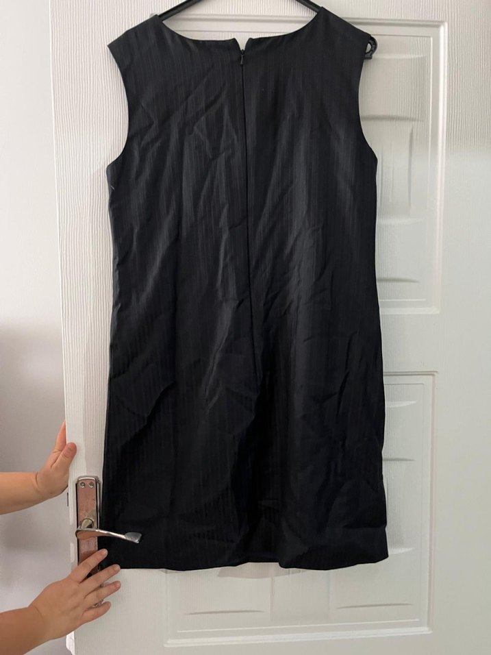 Siyah Midi Kolsuz V Yakalı Ofis Elbisesi - Görsel 3