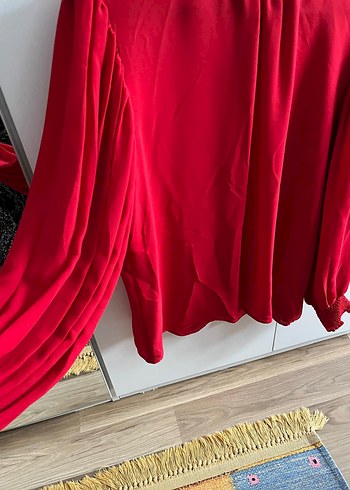 Kırmızı Pilili Yüksek Yakalı Kadın Bluz - Görsel 2