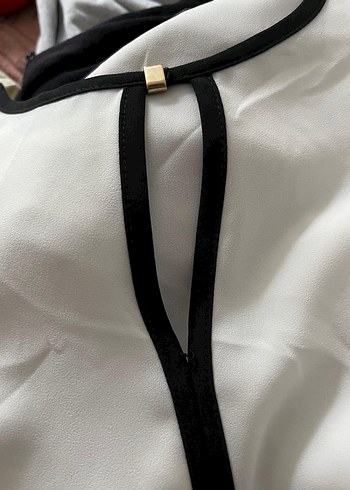 Beyaz Düğmeli V Yaka Uzun Kollu Bluz - Görsel 6