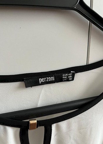 Beyaz Düğmeli V Yaka Uzun Kollu Bluz - Görsel 3