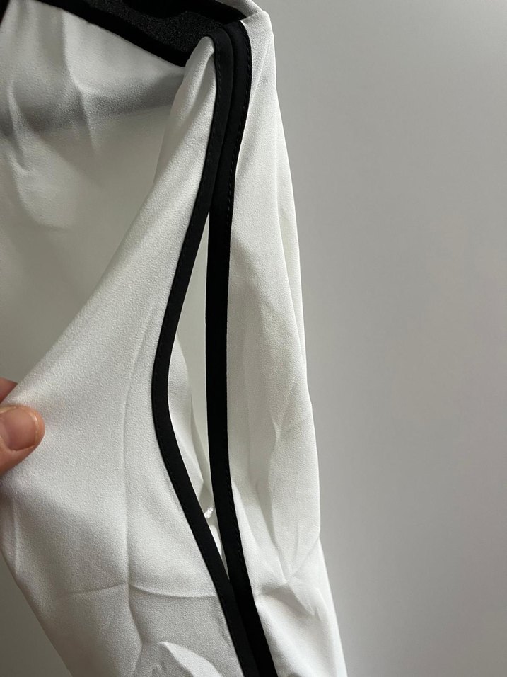 Beyaz Düğmeli V Yaka Uzun Kollu Bluz - Görsel 5