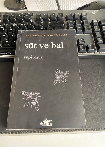 Süt ve Bal - Rupi Kaur şiir kitabı
