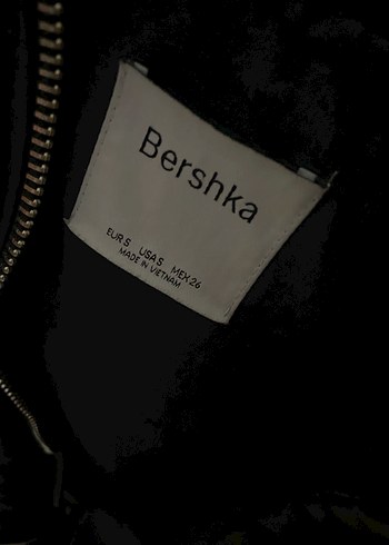 Siyah Fermuarlı Kadın Montu - Görsel 2