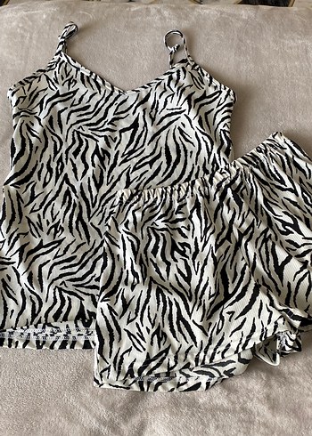 Zebra Desenli Kadın Mini Askılı Pijama Takımı