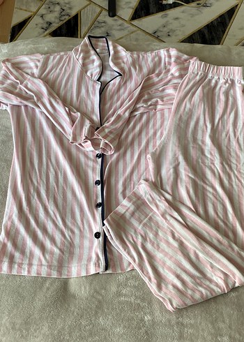 Pembe Çizgili Uzun Kollu Kadın Pijama Takımı