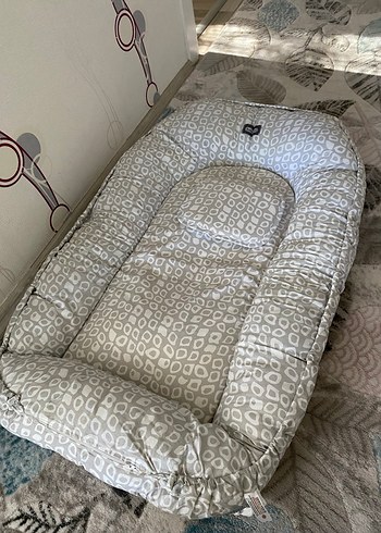 Gri Desenli Beyaz Bebek Yatağı ve Koruyucu Tül - Görsel 2