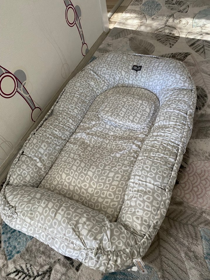 Gri Desenli Beyaz Bebek Yatağı ve Koruyucu Tül - Görsel 2