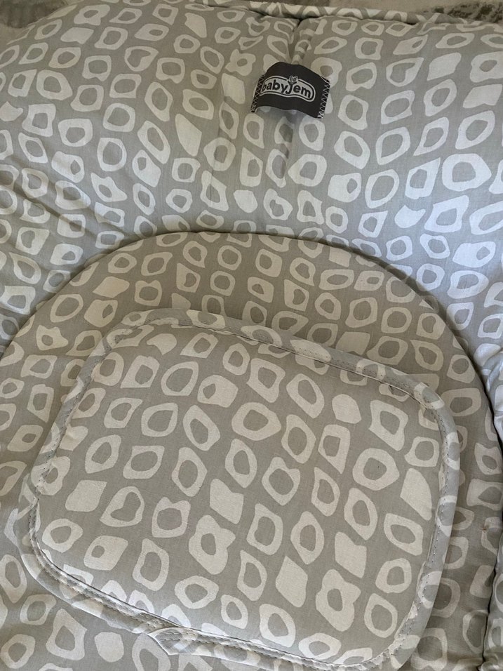 Gri Desenli Beyaz Bebek Yatağı ve Koruyucu Tül - Görsel 4