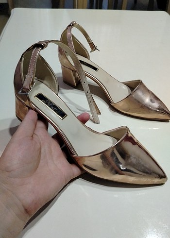 Diğer Bej Metal Tokalı Stiletto Topuklu Kadın Ayakkabı