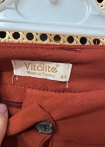 44 Beden Kahverengi Parlak Deri Kemerli Kadın Pantolon