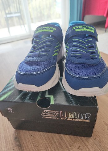 32 Beden ERKEK ÇOCUK AYAKKABI (SKECHERS)