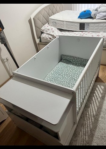 Beden Beyaz Bebek Beşiği Gri Yıldızlı Minderle