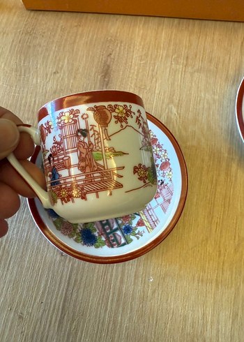 American Vintage Çiçek ve Figür Desenli Renkli Fincan Takımı