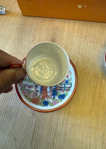  Beden Çiçek ve Figür Desenli Renkli Fincan Takımı