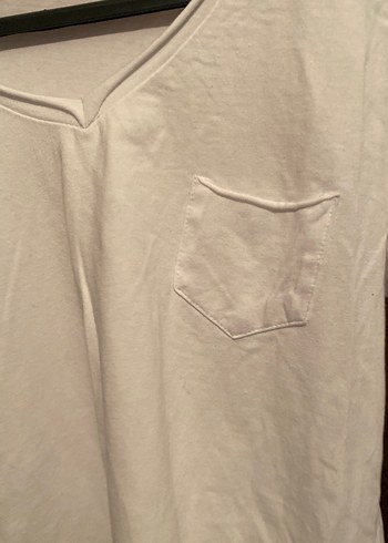 Beyaz V Yaka tişört - Görsel 2